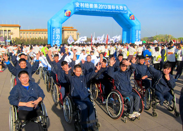 The International Running Festival on Sunday, April 14, 2013 is obviously not just for runners. (CRIENGLISH.com/William Wang)