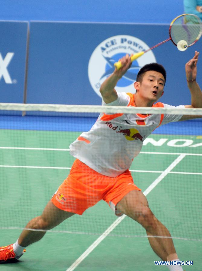 China's Chen Long hits a return against Angus Ng Ka Long of Hong Kong of China during the men's singles first round match at the Badminton Asia Championships in Taipei, southeast China's Taiwan, on April 17, 2013. Chen won 2-0. (Xinhua/Wu Ching-teng)