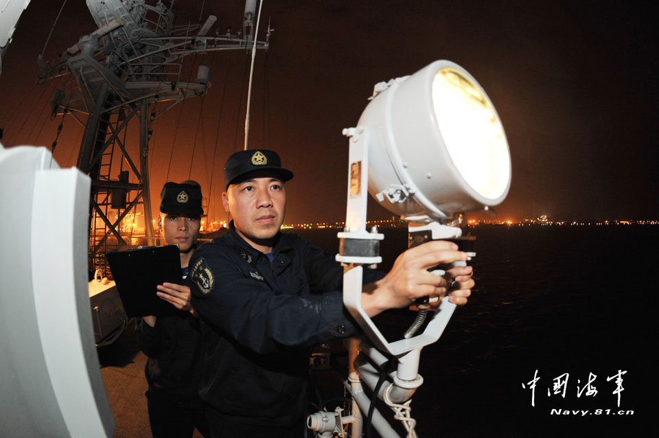 Warships of the South Sea Fleet of the Navy of the Chinese People's Liberation Army (PLA) conducted a live-ammunition fire drill in a certain sea area under the conditions of informationization in mid April. (navy.81.cn/Cao Haihua, Zhao Changhong)