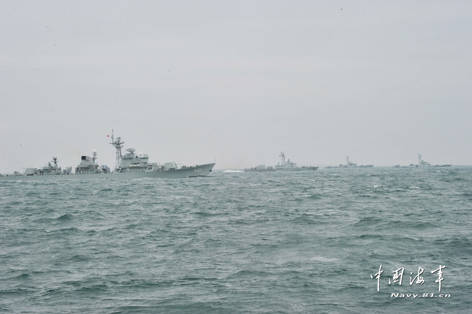 Warships of the South Sea Fleet of the Navy of the Chinese People's Liberation Army (PLA) conducted a live-ammunition fire drill in a certain sea area under the conditions of informationization in mid April. (navy.81.cn/Cao Haihua, Zhao Changhong)