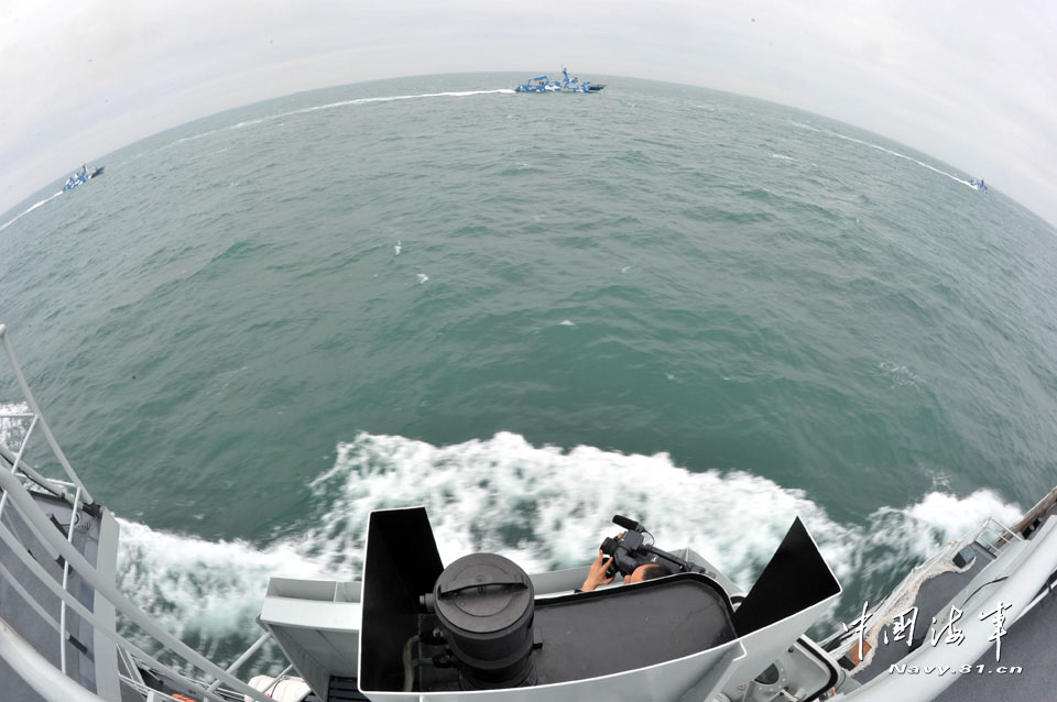 Warships of the South Sea Fleet of the Navy of the Chinese People's Liberation Army (PLA) conducted a live-ammunition fire drill in a certain sea area under the conditions of informationization in mid April. (navy.81.cn/Cao Haihua, Zhao Changhong)