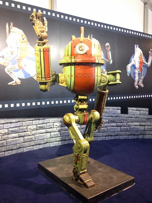A robot prototype is exhibited at "The Best in Wo-Film Carnival," which is open to the public from April 16-23 during the 3rd Beijing International Film Festival. The carnival is a large-scale public cultural activity integrating film cultural entertainment and interactive experiences, as well as tourism and leisure. (China.org.cn)