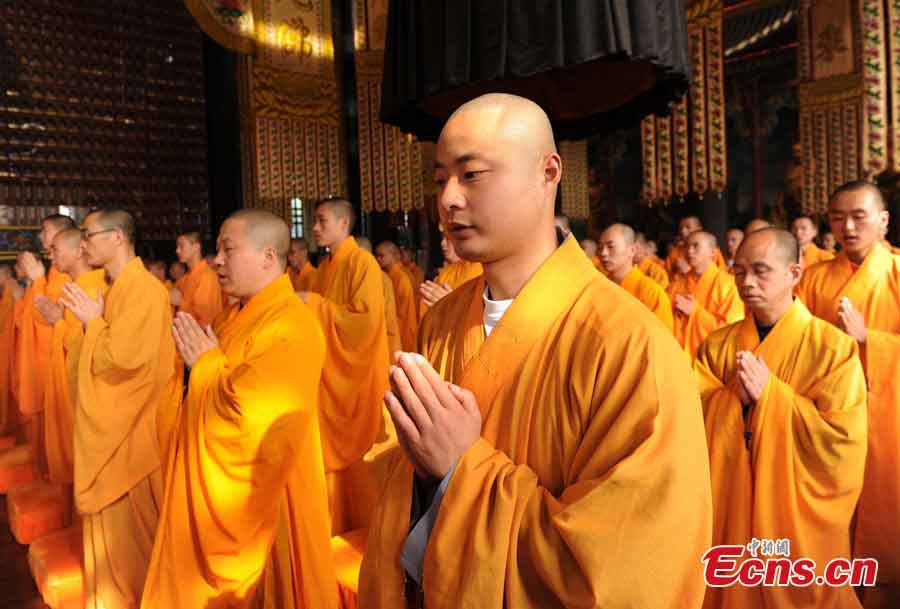 Students of the Buddhist Academy of Emei Mountain attend a ceremony in Emei Mountain, Southwest China's Sichuan Province. Established in 1927, the school, covering an area of more than 10,000 square meters presently, has courses mainly on Buddhism studying. (CNS/Liu Zhongjun)