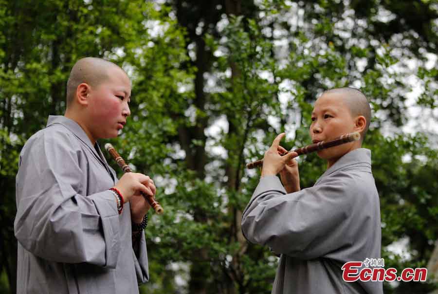 Students play flutes at the Buddhist Academy of Emei Mountain in Emei Mountain, Southwest China's Sichuan Province. Established in 1927, the school, covering an area of more than 10,000 square meters presently, has courses mainly on Buddhism studying. (CNS/Liu Zhongjun)