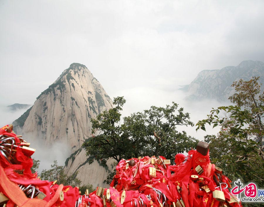 Located in Huayin City, about 120 kilometres east of the city of Xi'an, Mount Hua, one of China's Five Great Mountains, is holy ground for Taoism. It features over 20 Taoist temples, of which the Jade Spring and Zhenyue Palaces are the most famous. It has five peaks, east, west, south, north and central, of which the highest is the South Peak at 2154.9m. Aside from these elements, it is also one of the nine best places to see the sun rise in China. Chaoyang Peak is the best place to watch the sunrise. (China.org.cn)