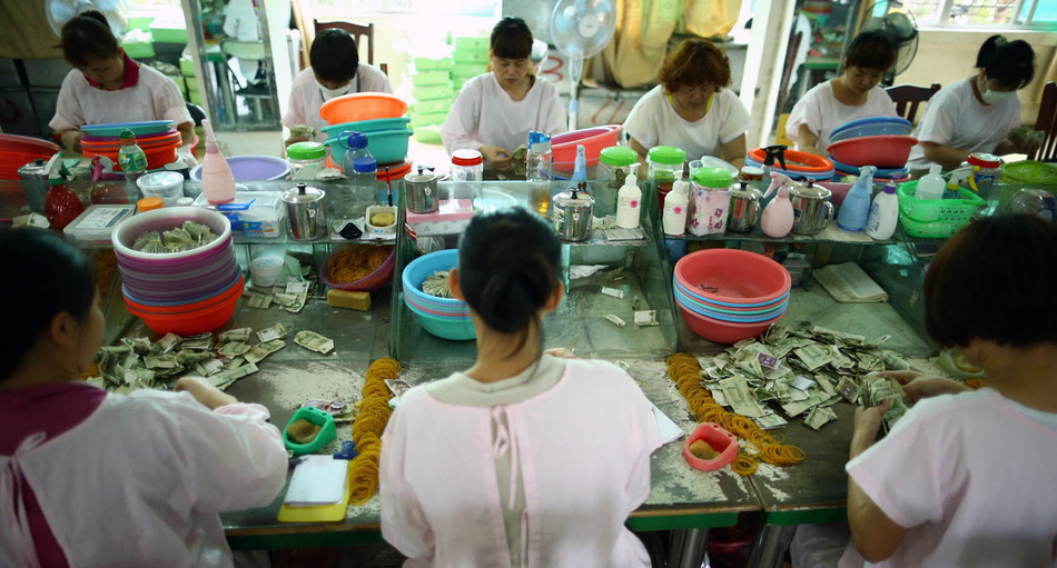 Coin counters: Counting changes and coins of 200,000 yuan every day (4)