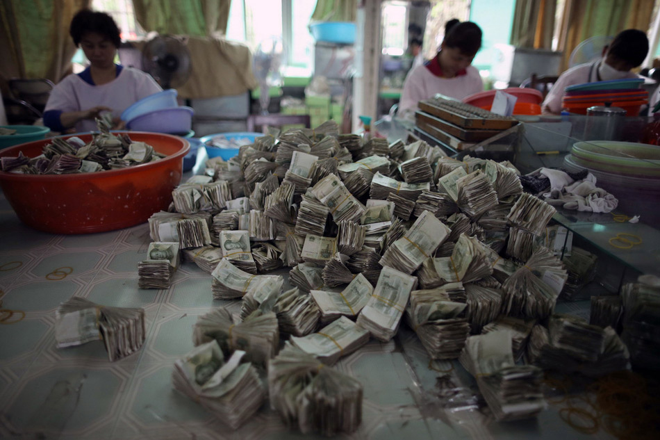 Coin counters: Counting changes and coins of 200,000 yuan every day