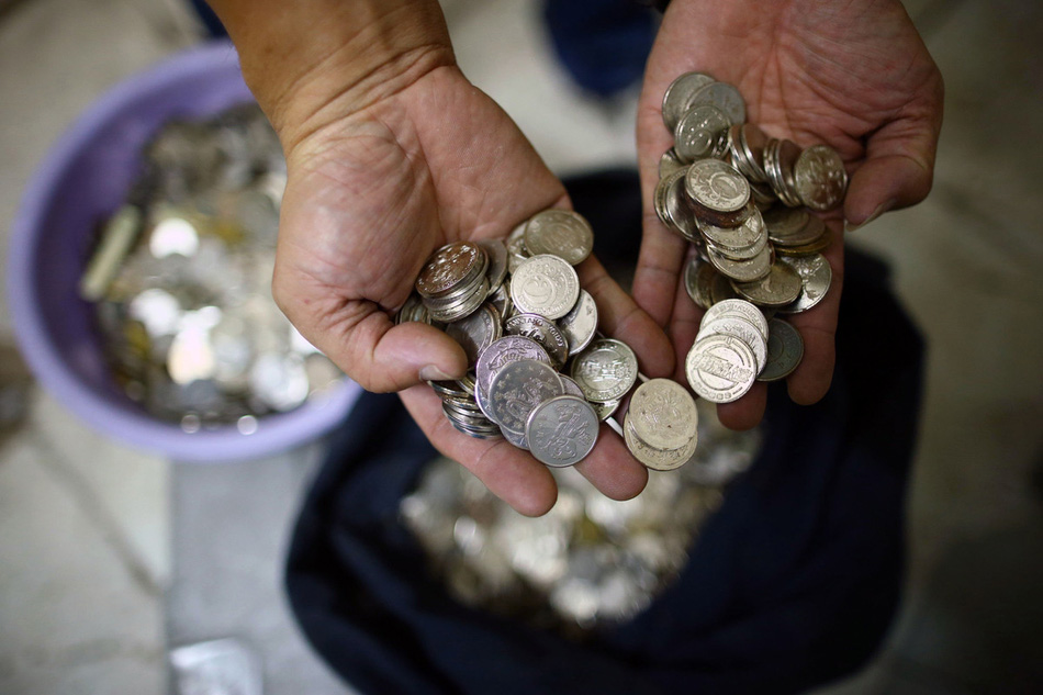 Coin counters: Counting changes and coins of 200,000 yuan every day (3)