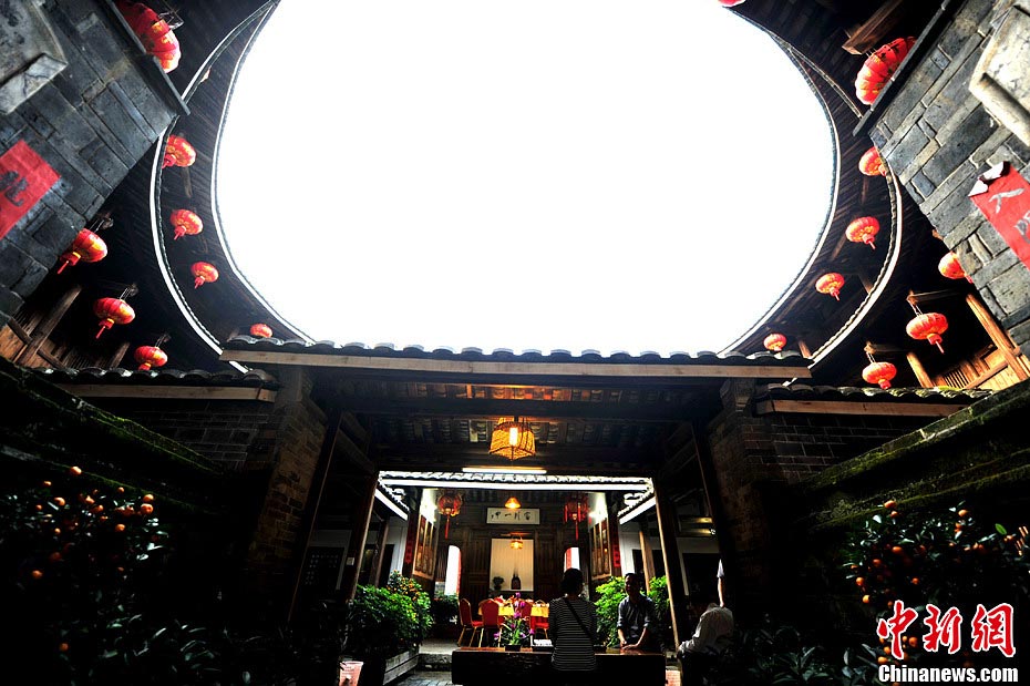 Photo shows the interior of a "tulou," or earthen building, in Longyan, Fujian Province. (CNS/Wang Dongming)