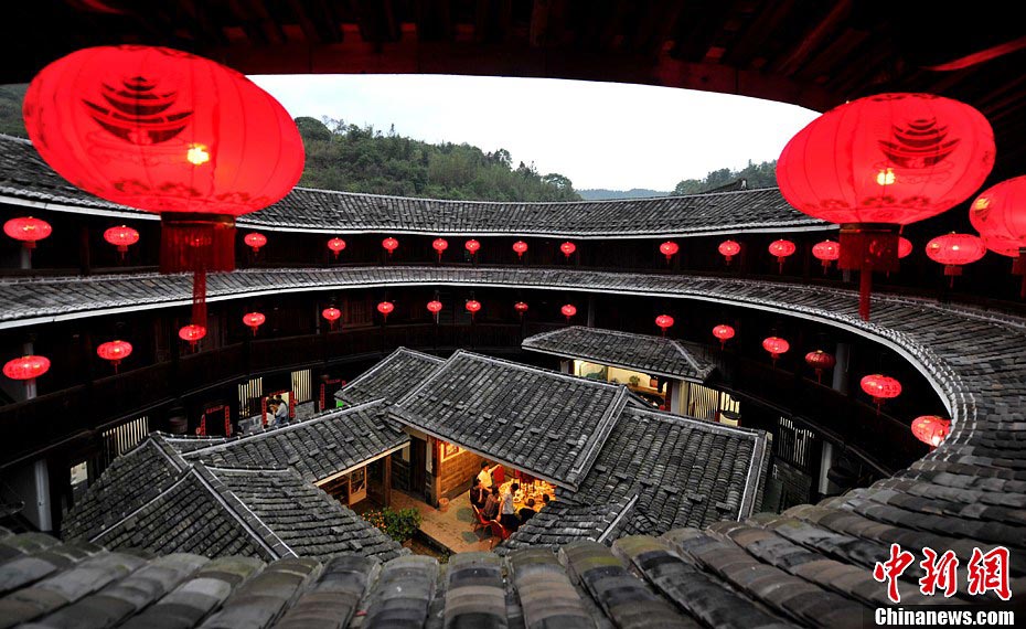 Photo shows the interior of a "tulou," or earthen building, in Longyan, Fujian Province. (CNS/Wang Dongming)