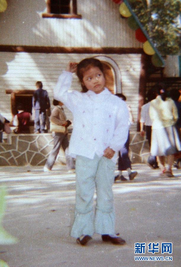 Li Na poses for a picture as a little girl in Zhong Shan Park in Wuhan. (Xinhua/Zhou Guoqiang)