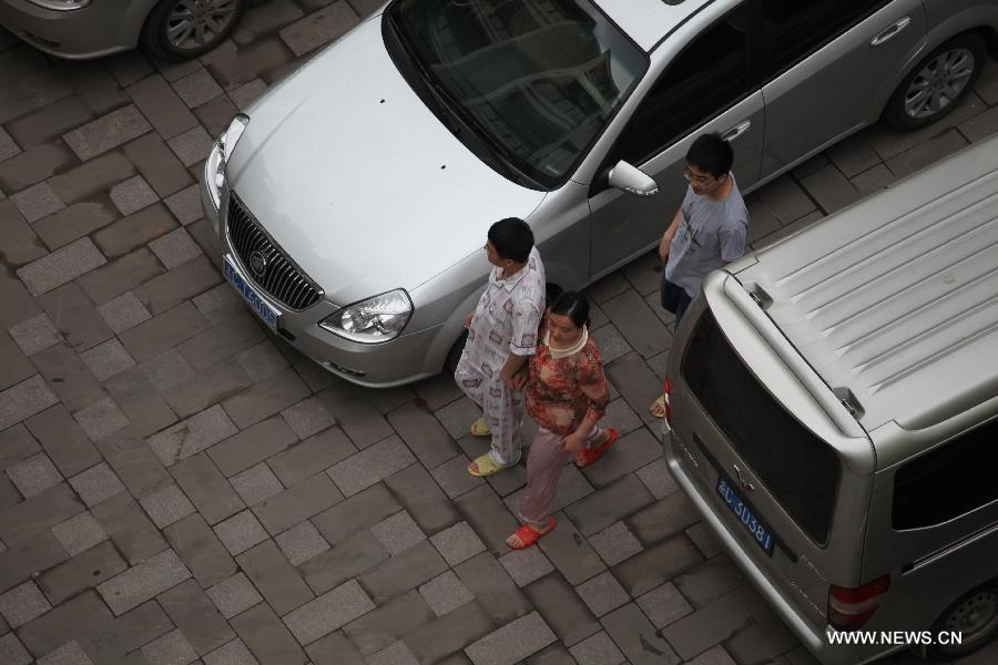 Citizens rush to run from their apartments to avoid aftershocks of an earthquake, in Chongqing, adjacent to southwest China's Sichuan Province, April 20, 2013. A 7.0-magnitude earthquake hit Lushan County of Sichuan Province at 8:02 a.m. Beijing Time (0002 GMT) on Saturday, according to the China Earthquake Networks Center (CENC). The epicenter, with a depth of 13 kilometers, was monitored at 30.3 degrees north latitude and 103.0 degrees east longitude. Residents in Chongqing felt the earthquake. (Xinhua/Luo Guojia)