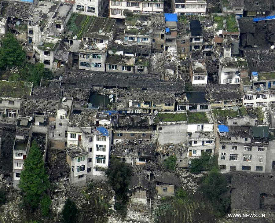 The bird eye view photo taken on a helicopter shows the quake-destroyed houses in Taiping Town of Lushan County in Ya'an City, southwest China's Sichuan Province, April 20, 2013. A 7.0-magnitude earthquake hit Sichuan Province's Lushan County of Ya'an City Saturday morning. Fifty-six people were dead so far and more than 400 others injured in the earthquake. (Xinhua/Liu Yinghua) 