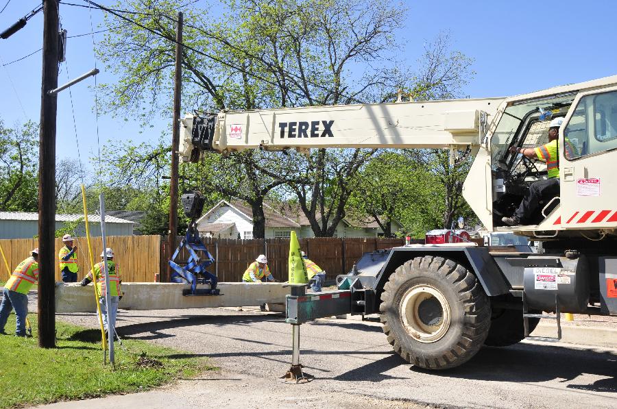 Workers work in West, Texas, the United States, April 20, 2013. The Authorities of the city of West, the U.S. state of Texas, on Saturday declared to impose curfew while allowing some of the evacuated residents to return home in the afternoon, more than two days after a powerful explosion at a local fertilizer plant that almost razed the town. (Xinhua/Zhang Yongxing) 