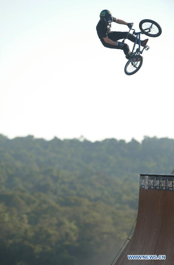 Vince Byron of Australia competes in the BMX Vert finals in Foz do Iguacu, Brazil, April, 20, 2013.Jamie Bestwick of the United States won in the BMX Vert finals during the X Games. (Xinhua/Weng Xinyang)