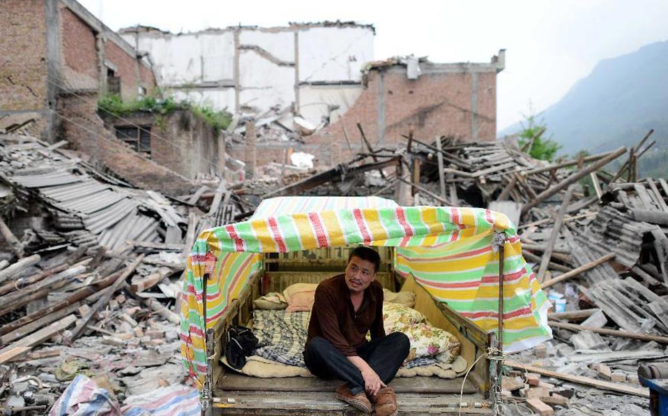 Rescuers struggling to reach every household in quake area in Sichuan 