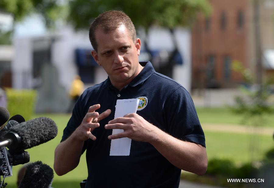 Assistant Texas fire marshal Kelly Kistner addresses a news conference in West, Texas, the United States, on April 21, 2013. The seat, or center of an explosion that blew off a fertilizer plant and almost razed the U.S. town of West had been located, a U.S. Official said Sunday. Assistant Texas fire marshal Kelly Kistner told a press conference here that the locationing of the center of the explosion is important to the investigation of the blast. But he said the cause of the fire and blast remained unknown. The explosion left a large crater in the middle of the plant, said Kistner, but declined to elaborate on the dimension of the crater or give other details. (Xinhua/Wang Lei)
