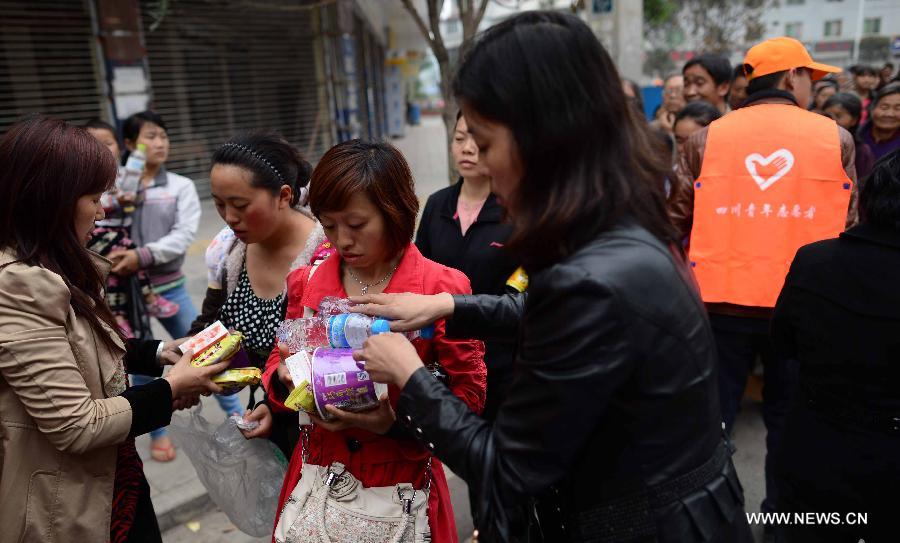 Earthquake victims receive relief materials in Lushan County, southwest China's Sichuan Province, April 22, 2013. A 7.0-magnitude earthquake jolted Lushan County of Ya'an City on Saturday morning. (Xinhua/Jiang Hongjing)