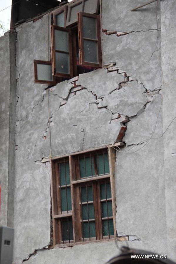 Photo taken on April 21, 2013 shows the damaged house in the quake-hit Xiaoyugou Village of Baoxing County, southwest China's Sichuan Province. The village suffered severe damage in the earthquake as most of the houses were built by villagers and couldn't endure quake. (Xinhua/Xu Qiang) 