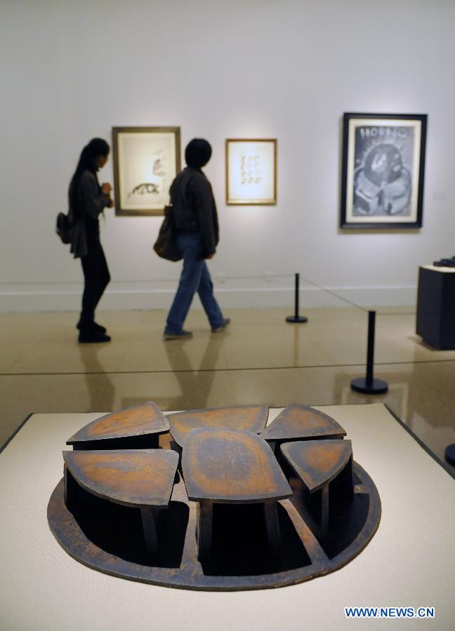 Visitors look at artworks in an exhibition of "From Picasso to Barcelo - Spanish Sculpture of the 20th Century" in Beijing, capital of China, April 22, 2013. A total of 79 pieces of artworks of famous Spanish artists were presented in the exhibition which celebrated the 40th anniversary of the establishment of diplomatic ties between China and Spain. (Xinhua/Chen Haitong)