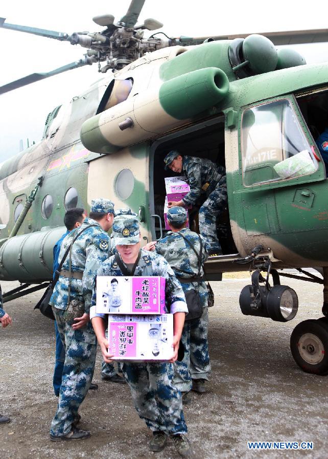 Rescuers convey food sent by a helicopter in quake-hit Lushan County, southwest China's Sichuan Province, April 21, 2013. A 7.0-magnitude quake jolted Lushan County of Ya'an City on Saturday morning. (Xinhua/Gao Xiaowen) 