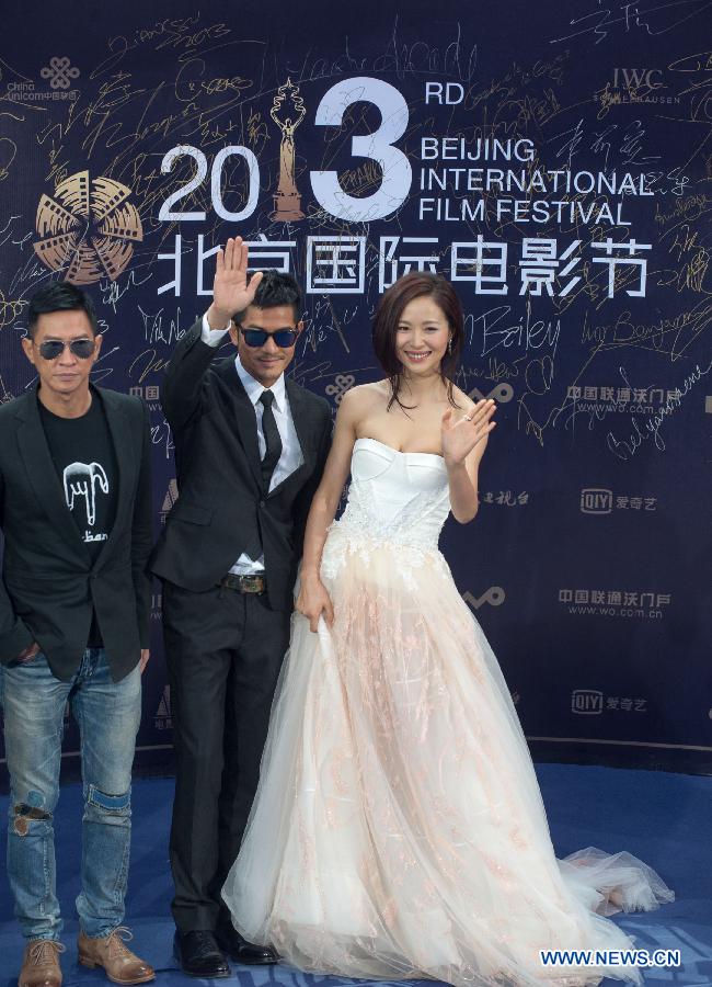 Actors Cheung Ka Fai (L), Aaron Kwok (C) and actress Jiang Yiyan attend the closing ceremony of the 2013 Beijing International Film Festival in Beijing, capital of China, April 23, 2013. The festival closed on Tuesday. (Xinhua/Zhang Yu)