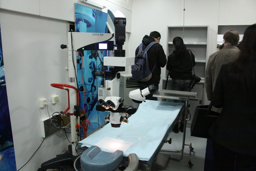 The Lifeline Express train, which is gearing up for a bright journey to provide eye operations to cataract patients in Xinxiang, central China's Henan province, contains medical equipment and eyecare technology. [Photo: CRIENGLISH.com/Liu Yuanhui]