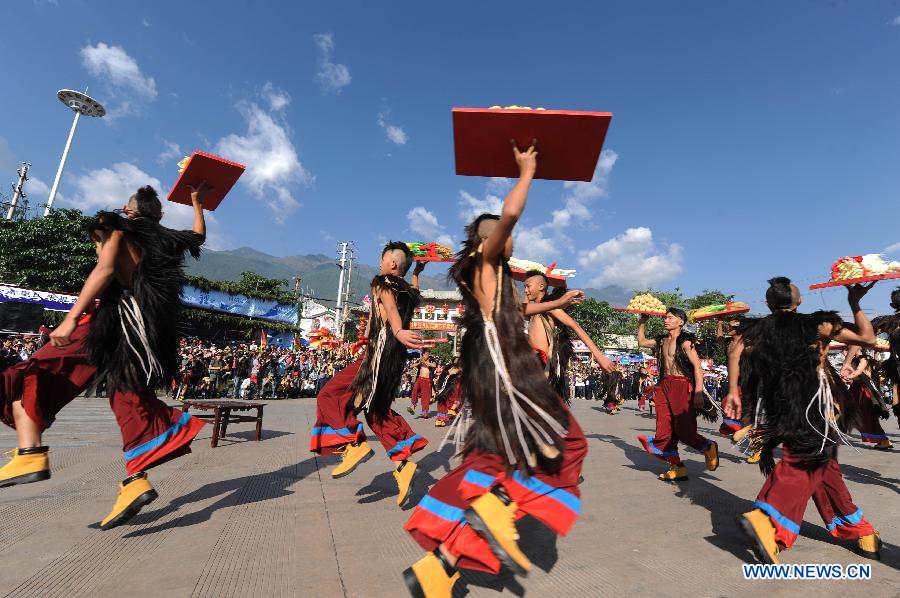 People in traditional costumes dance to celebrate the opening of March Street Festival in Dali Bai Autonomous Prefecture, southwest China's Yunnan Province , April 24, 2013. The 2013 Dali March Street Festival, opening each year on March 15 of Chinese Lunar calendar, is a traditional carnival of Bai ethnic group containing folk art and sports activity and merchandise expo. (Xinhua/Qin Qing)