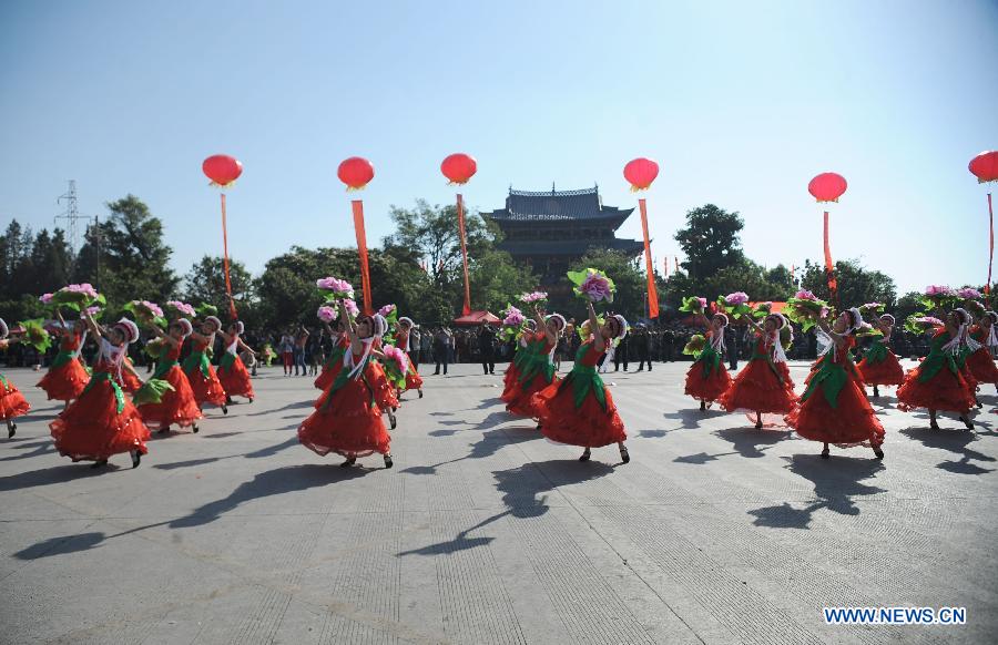 People in traditional costumes dance to celebrate the opening of March Street Festival in Dali Bai Autonomous Prefecture, southwest China's Yunnan Province , April 24, 2013. The 2013 Dali March Street Festival, opening each year on March 15 of Chinese Lunar calendar, is a traditional carnival of Bai ethnic group containing folk art and sports activity and merchandise expo. (Xinhua/Qin Lang)