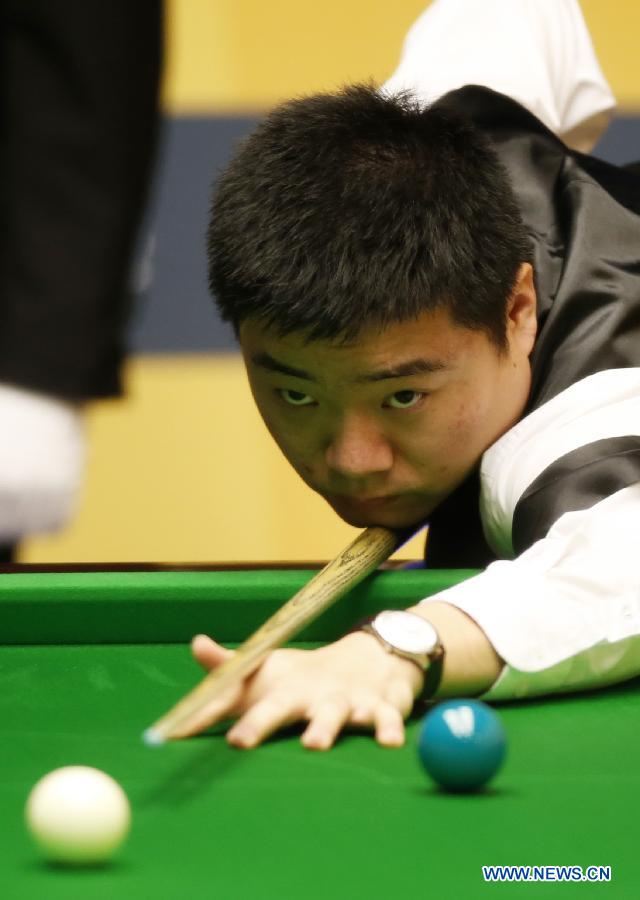 Ding Junhui of China reacts during his first round of World Snooker Championship against Alan McManus of Scotland at the Crucible Theatre in Sheffield, Britain, April 24, 2013. Ding won 10-5. (Xinhua/Wang Lili)