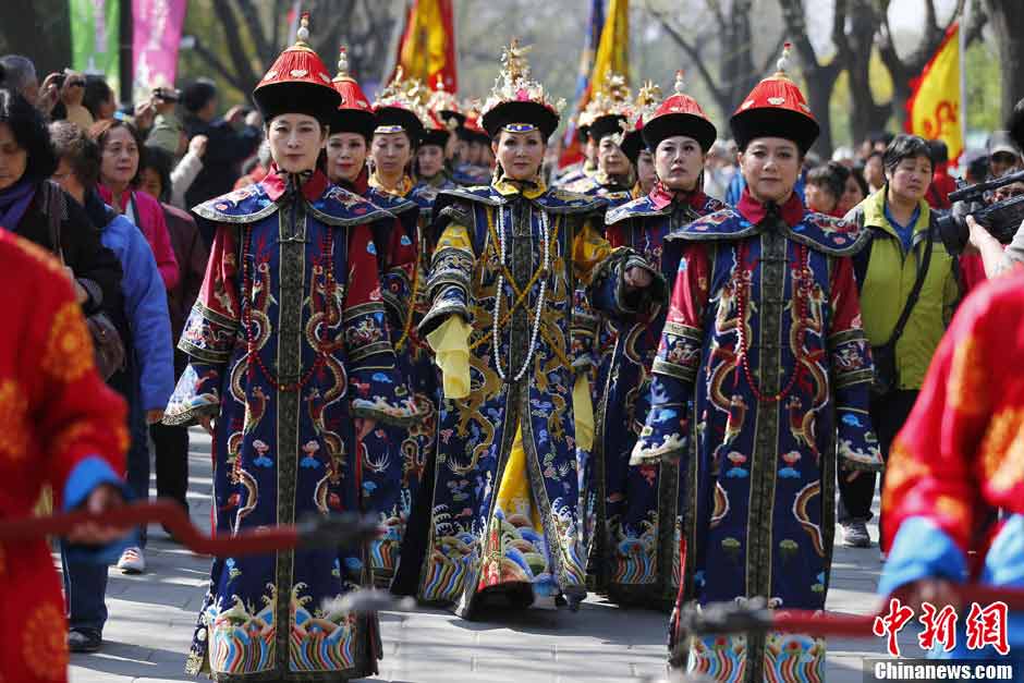 The sacrificial rite dedicated to the Goddess of Silkworm is held in Beihai Park in Beijing. It's the highest state sacrificial rite held by queens in Qing dynasty. The persons who offer and receive sacrifices were all female, which was rare in the feudal society. (ecns.cn)