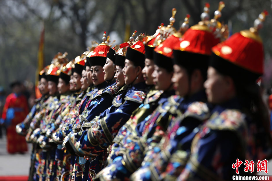 The sacrificial rite dedicated to the Goddess of Silkworm is held in Beihai Park in Beijing. It's the highest state sacrificial rite held by queens in Qing dynasty. The persons who offer and receive sacrifices were all female, which was rare in the feudal society. (ecns.cn)