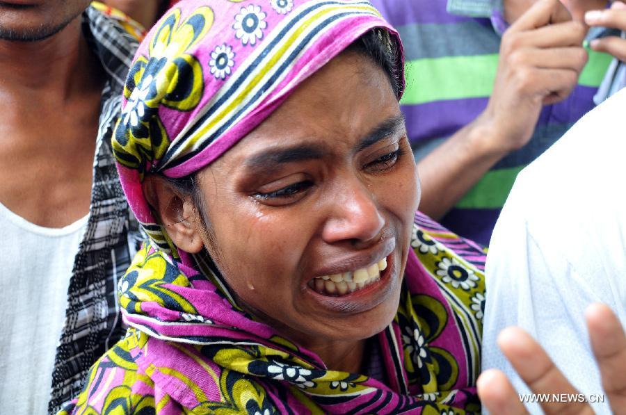 A woman cries to mourn her relative died in the collapse of Rana Plaza building in Dhaka, Bangladesh, April 25, 2013. Rescue workers continued their struggle Thursday to reach many more who are feared trapped in the rubble one day after a building collapse in Savar on the outskirts of Bangladesh's capital Dhaka, with the death toll rising to 195. (Xinhua/Shariful Islam) 