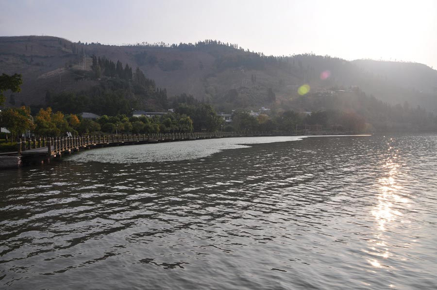 Photo shows the scenery of the wetland park at the Qionghai Lake in Xichang City, southwest China's Sichuan Province. (China.org.cn)