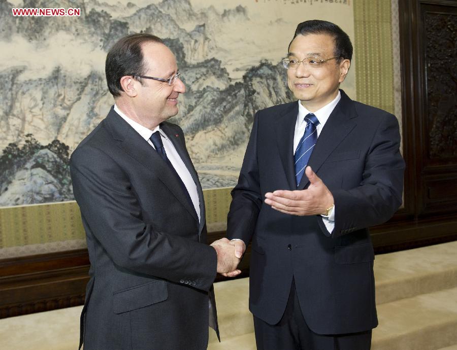 Chinese Premier Li Keqiang (R) meets with French President Francois Hollande in Beijing, capital of China, April 26, 2013. (Xinhua/Huang Jingwen) 