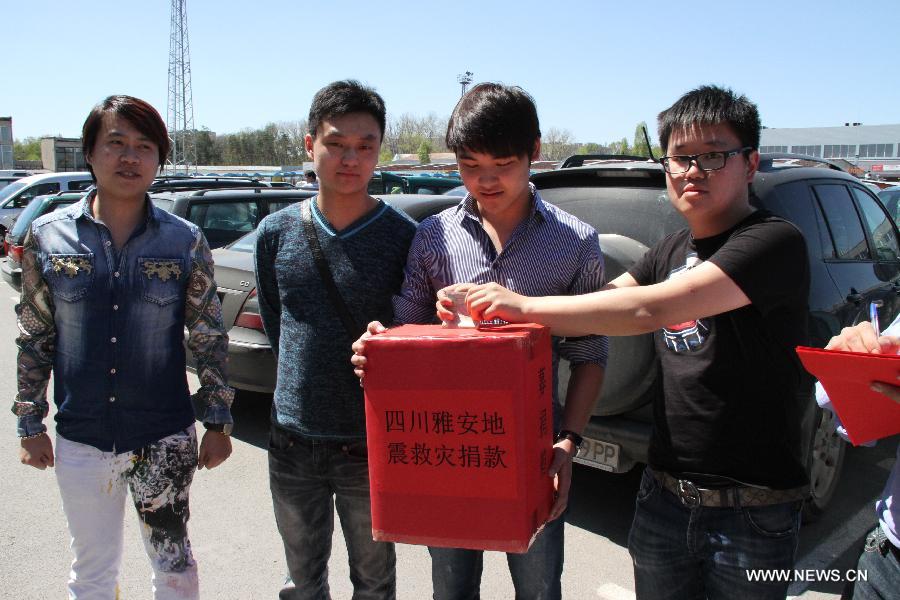 Local overseas Chinese donate for the Chinese quake victims in Sofia, Bulgaria, April 25, 2013. Overseas Chinese in Bulgarian offered 41,030 Lev (about 2,7400 U.S. dollars) in donation to help the earthquake relief in southwest China's Sichuan Province. (Xinhua/Liu Zai) 