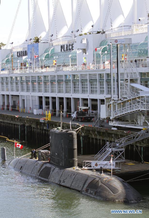 Canadian submarine "Victoria" docks at Canada Place in Vancouver, Canada, April 25, 2013. The four-day Vancouver Port visit event showcases several vessels from the Royal Canadian Navy and United States Navy which are opened for public tour.(Xinhua/Liang Sen)