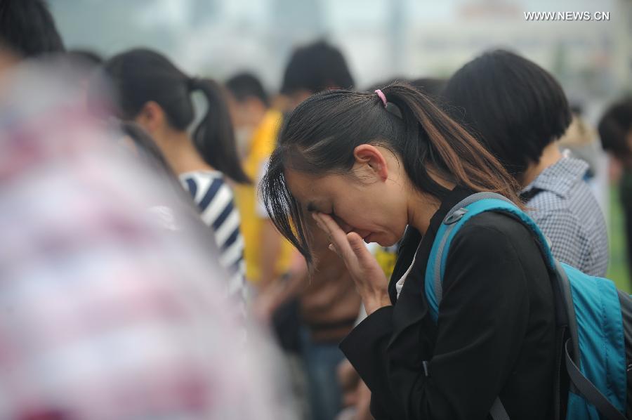 Teachers and students mourn for those who died in a 7.0-magnitude quake that a week ago, at Lushan Middle School in Lushan County, southwest China's Sichuan Province, April 27, 2013. Public mourning was held on Saturday morning in Sichuan Province for those who died in a 7.0-magnitude quake a week ago. The earthquake hit Lushan County of Sichuan Province on April 20 and has claimed nearly 200 lives. (Xinhua/Xue Yubin)