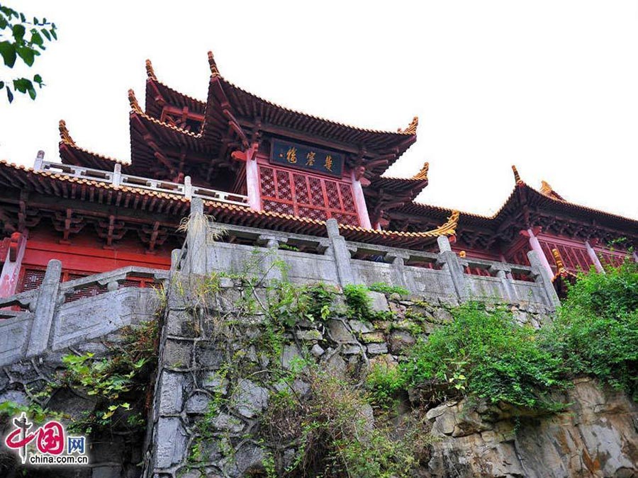 Located on Snake Hill of Wuchang, Yellow Crane Tower is known as one of the Three Famous Towers South of Yangtze River, together with Yueyang Tower in Hunan and Tengwang Tower in Jiangxi. First built in 223 A.D during the Three Kingdoms period (220-280), it has been destroyed multiple times and the current structure was rebuilt in 1981. Covering a constructing area of 3,219 square meters, it has five-stories, totaling 51.4 meters high. It covered with more than 100,000 yellow glazed tiles, which looks very glorious and magnificent in good weather. It is now regarded as the symbol of Wuhan city. (China.org.cn)