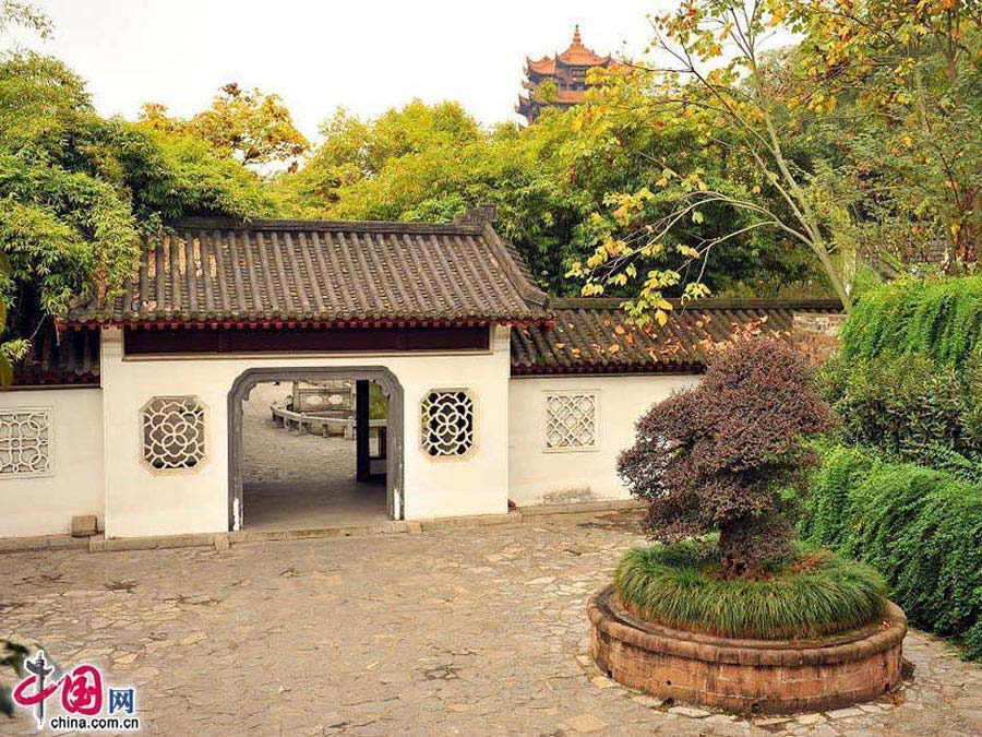 Located on Snake Hill of Wuchang, Yellow Crane Tower is known as one of the Three Famous Towers South of Yangtze River, together with Yueyang Tower in Hunan and Tengwang Tower in Jiangxi. First built in 223 A.D during the Three Kingdoms period (220-280), it has been destroyed multiple times and the current structure was rebuilt in 1981. Covering a constructing area of 3,219 square meters, it has five-stories, totaling 51.4 meters high. It covered with more than 100,000 yellow glazed tiles, which looks very glorious and magnificent in good weather. It is now regarded as the symbol of Wuhan city. (China.org.cn)