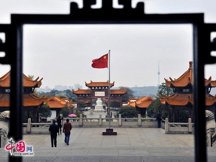 Located on Snake Hill of Wuchang, Yellow Crane Tower is known as one of the Three Famous Towers South of Yangtze River, together with Yueyang Tower in Hunan and Tengwang Tower in Jiangxi. First built in 223 A.D during the Three Kingdoms period (220-280), it has been destroyed multiple times and the current structure was rebuilt in 1981. Covering a constructing area of 3,219 square meters, it has five-stories, totaling 51.4 meters high. It covered with more than 100,000 yellow glazed tiles, which looks very glorious and magnificent in good weather. It is now regarded as the symbol of Wuhan city. (China.org.cn)