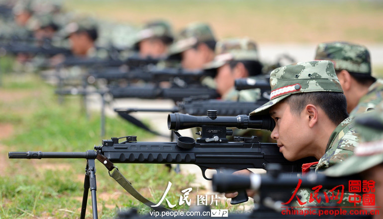 The snipers under the Jiangsu Contingent of the Chinese People's Armed Police Force (APF) conduct military skill training, so as to improve their combat capability. (People's Daily Online)