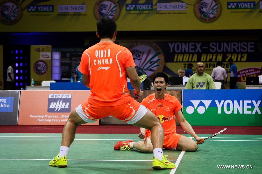 China's Liu Xiaolong(R)/Qiu Zihan celebrate after winning the semi final match against Indonesia's Angga Pratama/Ryan Agung Saputra during the Yonex Sunrise India Open 2013 Badminton Championship in New Delhi, India, April 27, 2013. Liu Xiaolong/Qiu Zihan won 2:0 and reached the final.(Xinhua/Zheng Huansong) 