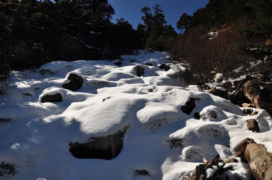 Photo shows the beautiful scenery in Luoji Mountain, Xichang City, China's Sichuan Province. (China.org.cn)