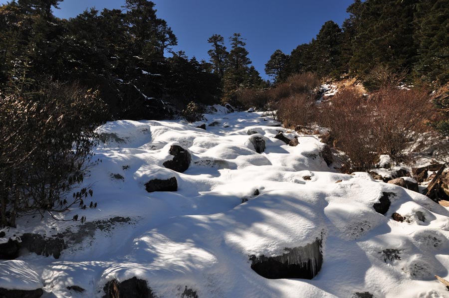 Photo shows the beautiful scenery in Luoji Mountain, Xichang City, China's Sichuan Province. (China.org.cn)