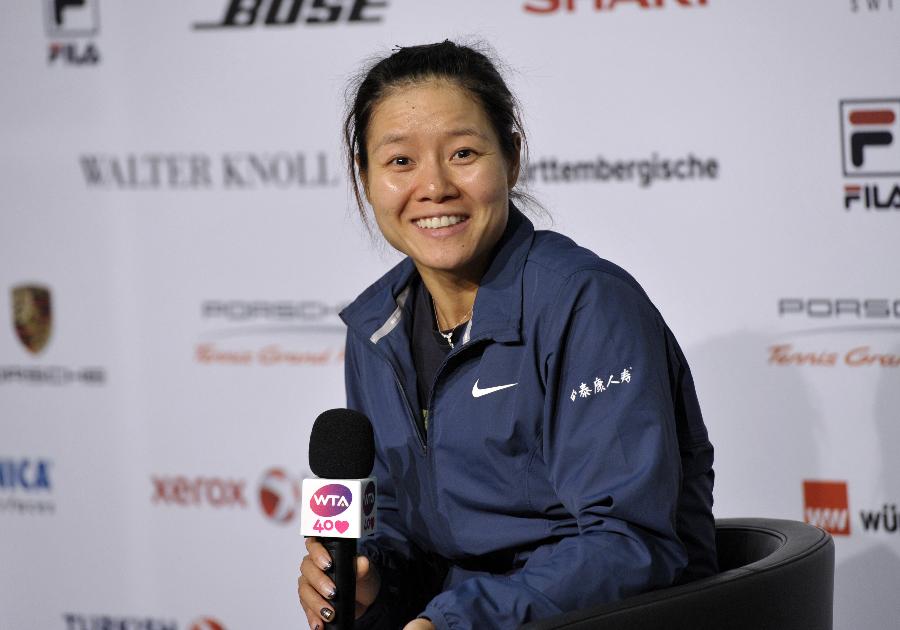 Li Na of China attends a news conference after winning the semi-final match of Porsche Tennis Grand Prix against Bethanie Mattek-Sands of the United States in Stuttgart, Germany, on April 27, 2013. Li Na won 2-0. (Xinhua/Ma Ning)