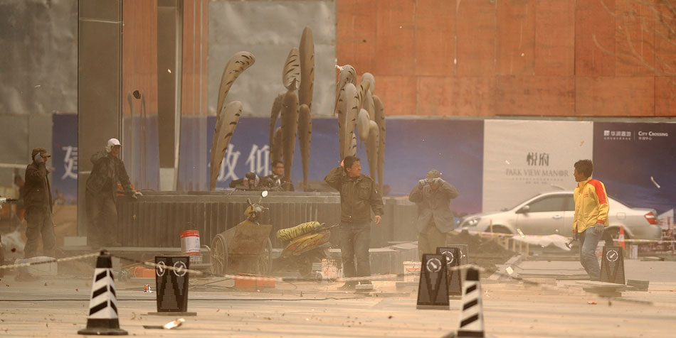 Gale brings sand and dust to some parts of Shenyang, capital city of northeast China’s Liaoning province, April 22, 2012. (Xinhua/Yao Jianfeng)