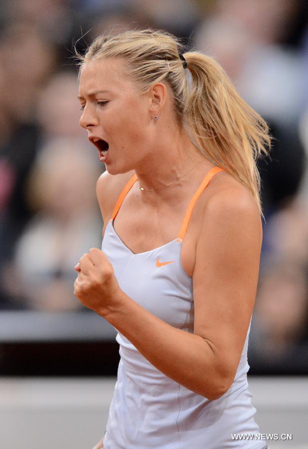 Maria Sharapova of Russia reacts during her final match of Porsche Tennis Grand Prix against Li Na of China in Stuttgart, Germany, on April 28, 2013.(Xinhua/Ma Ning)