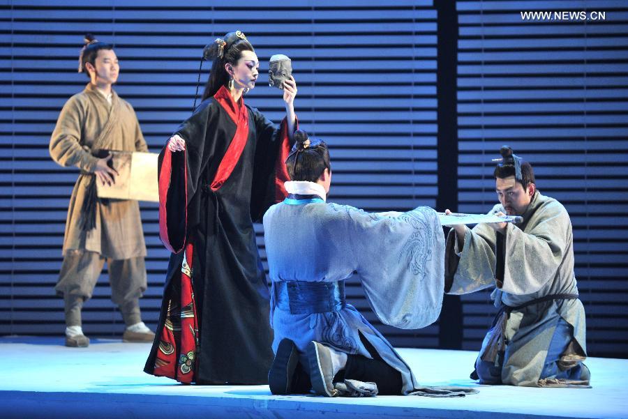 Actors Song Yi (2nd L) from Beijing People's Art Theater plays drama "Our Assassin Jing Ke," which is written by Nobel Prize laureate Mo Yan, in Jinan, capital of east China's Shandong Province, April 28, 2013. Jing Ke (?-227B.C.) was renowned for his failed assassination attempt of Ying Zheng (259B.C.-210B.C.), King of Qin State, who later became China's first emperor in 221 B.C.. (Xinhua/Xu Suhui)