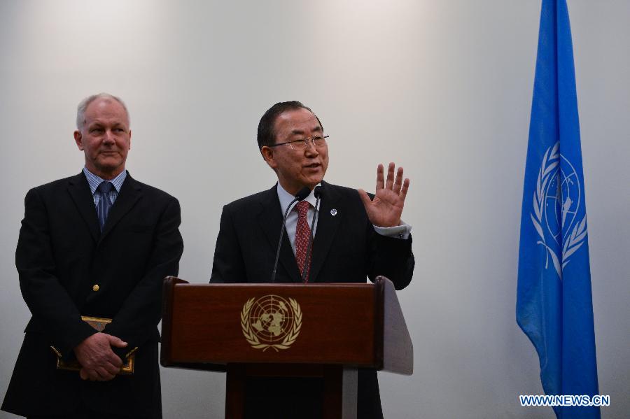 UN Secretary-General Ban Ki-moon (R) speaks to media reporters prior to his meeting with Ake Sellstrom (L), head of the UN chemical weapons investigation, at the UN headquarters in New York, on April 29, 2013. UN Secretary-general Ban Ki-moon on Monday voiced his "complete confidence" in the UN fact-finding mission on the alleged use of chemical weapons in Syria, while urging the Syrian authorities to allow the investigation to proceed "without delay and without any conditions." (Xinhua/Niu Xiaolei) 